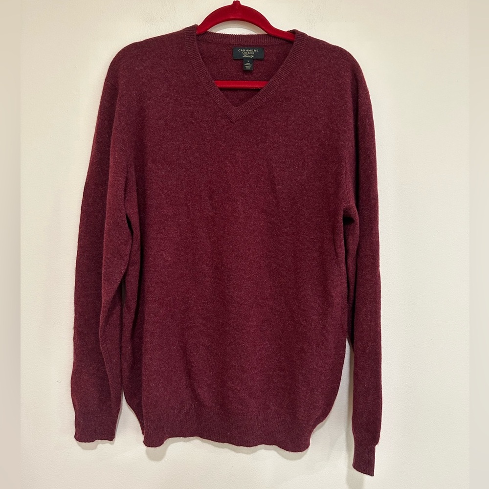 Men’s cashmere large burgundy classic v-neck pullover sweater by club room.